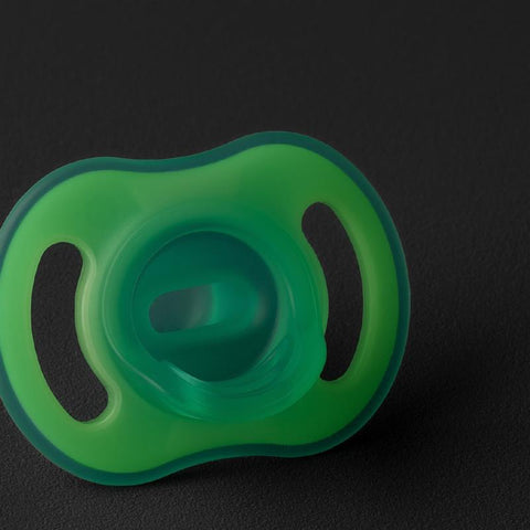 6-18個月夜光Ultra Light 超輕矽膠安撫奶嘴 (2個裝)